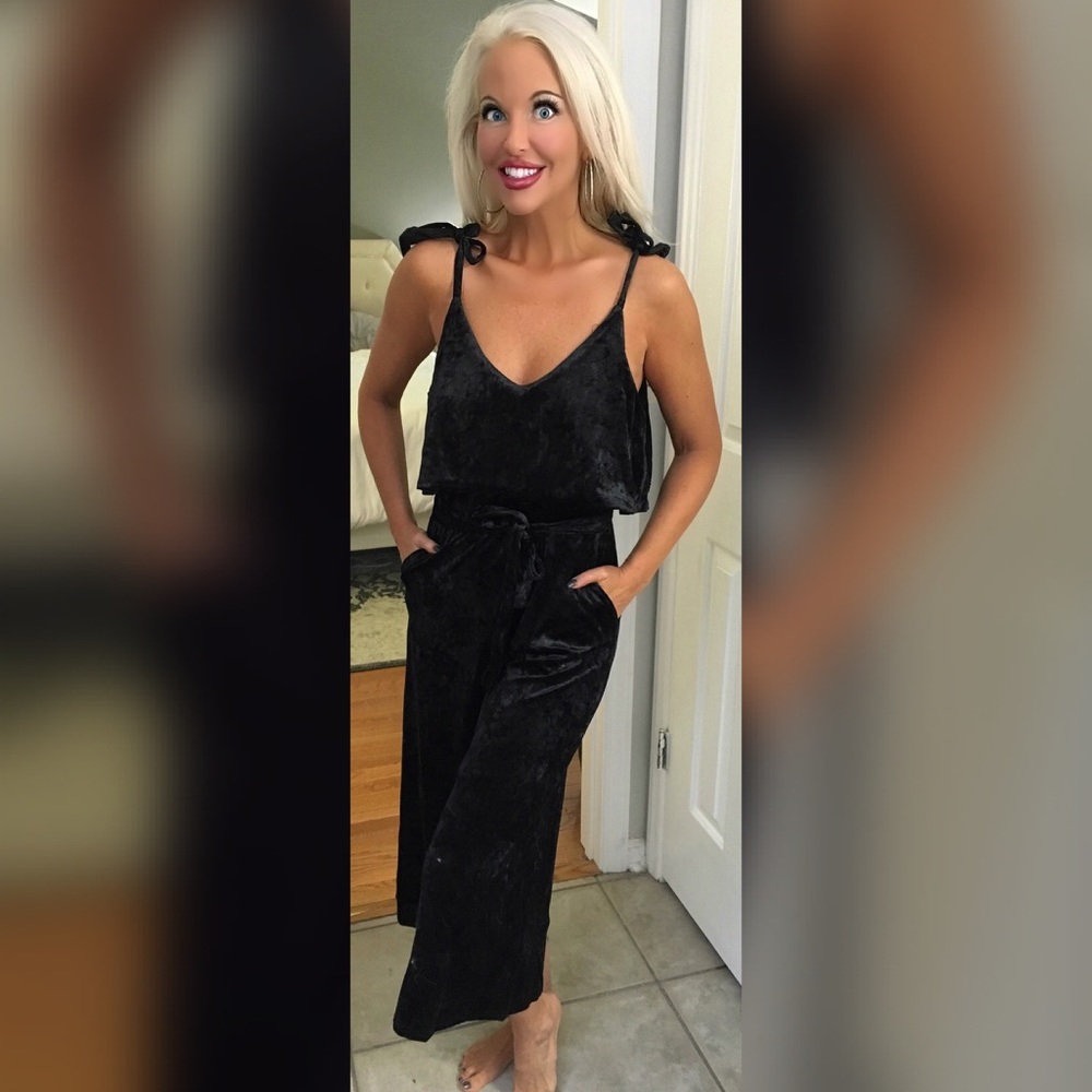 ❤️LAST 1! Black Velvet Tie Top Jumpsuit! - Picture 1 of 4